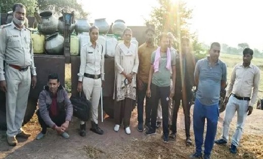 बड़ी कार्रवाई: ट्रैक्टर सहित 60 लीटर महुआ शराब तथा 8 क्विंटल ... - CG Sandesh
