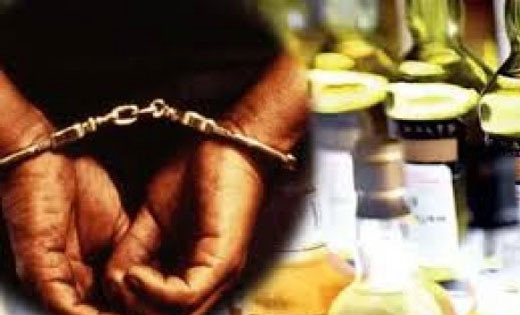 पिथौरा : सेवैयाकला से 04 लीटर महुआ शराब जप्त.