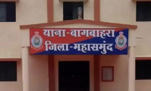 बागबाहरा : लोहे का धारदार तलवार लेकर लोगो को डराने धमकाने वाला व्यक्ति गिरफ्तार.