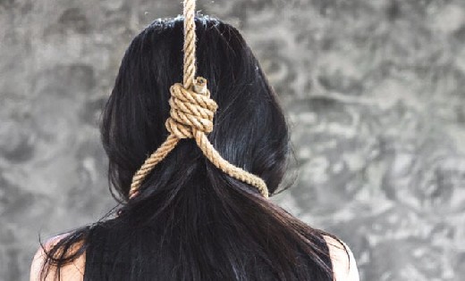 सांकरा: घर पर महिला ने लगाईं फांसी - CG Sandesh