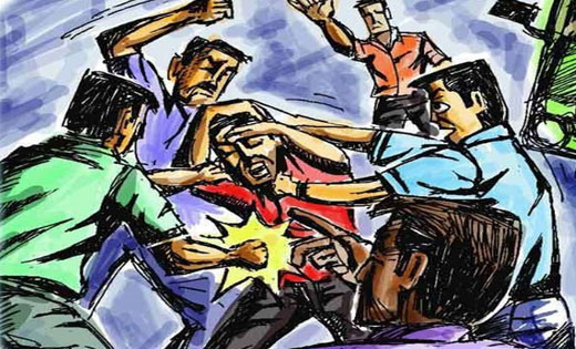 पिथौरा : 3 अज्ञात व्यक्तियों ने रास्ता रोककर की पिटाई.