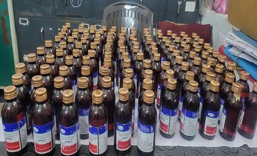 भारी मात्रा में नशीली सिरप के साथ महिला गिरफ्तार - CG Sandesh