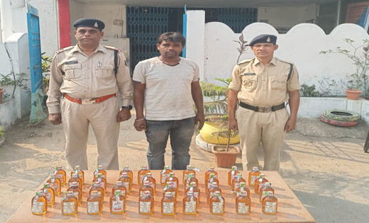 पटेवा  :  40 पौवा अंग्रेजी गोवा शराब के साथ एक व्यक्ति गिरफ्तार.
