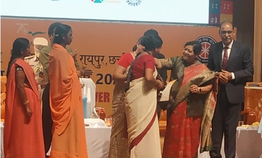 सरायपाली: राज्यपाल ने उत्कृष्ट कार्य के लिए एएनएम और मितानिन... - CG Sandesh