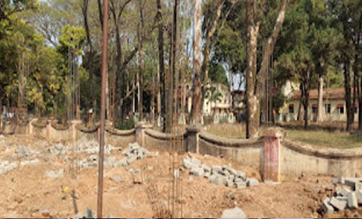 विद्यालय परिसर में अवैध निर्माण रोकने आम नागरिक व छात्रों ने कलेक्टर से लगाई गुहार