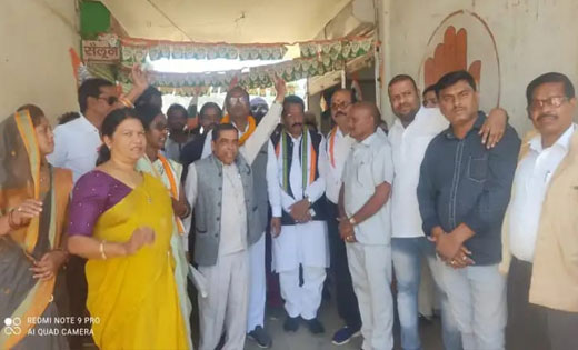 राज्यमंत्री दर्जा व परियोजना सलाहकार मंडल अध्यक्ष बनने पश्चात मरवाही विधायक का कांग्रेस कार्यकर्ताओं द्वारा अतिशबाजी के साथ स्वागत