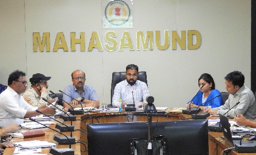 महासमुंद: कलेक्टर की अध्यक्षता में समय-सीमा की बैठक - CG Sandesh