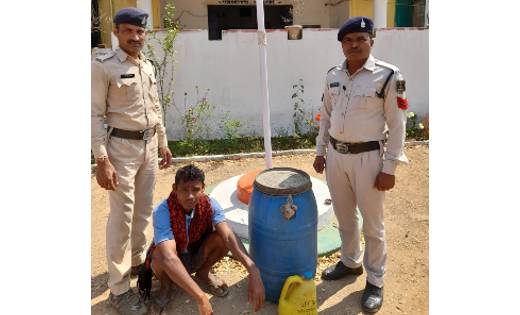 सरायपाली : 48 लीटर महुआ शराब के साथ एक गिरफ्तार.
