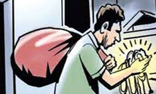 तेन्दूकोना : घर के अलमारी का ताला तोड़कर नगदी रकम चोरी.