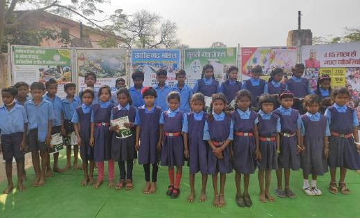 पिथौरा: ग्रामीण और स्कूली बच्चों ने उत्साह से देखी प्रदर्शनी - CG Sandesh