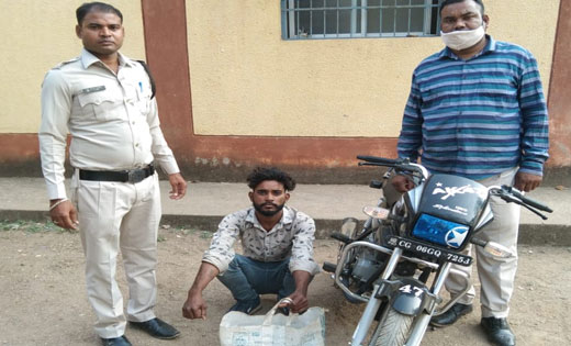 सरायपाली : पदमपुर रोड ओवर ब्रिज के पास 15 लीटर महुआ शराब के ... - CG Sandesh