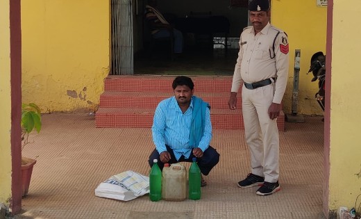 बसना : 09 लीटर हाथ भट्ठी महुआ शराब के साथ एक व्यक्ति  गिरफ्त... - CG Sandesh