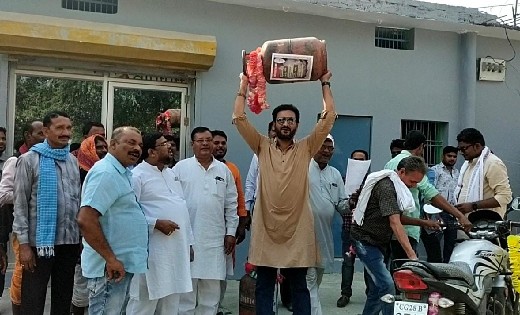 बढ़ती महंगाई के विरोध में कांग्रेसियों ने किया प्रदर्शन