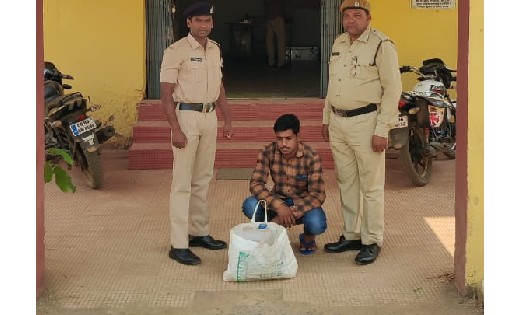 बसना: 10 लीटर हाथ भट्ठी महुआ शराब के साथ एक व्यक्ति  गिरफ्ता... - CG Sandesh
