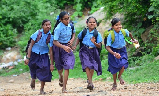 पहली से आठवीं तक के बच्चों की 15 अप्रैल के बाद उपस्थिति अनिव... - CG Sandesh