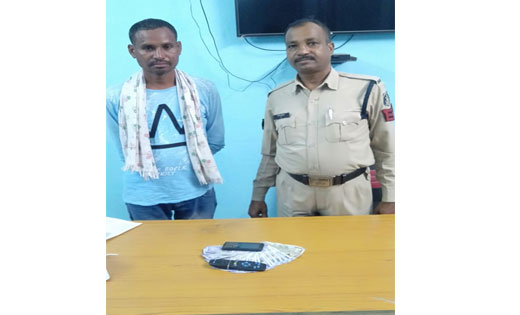 महासमुन्द : सट्टा पट्टी लिखते एक व्यक्ति रंगे हाथ पकडा गया.