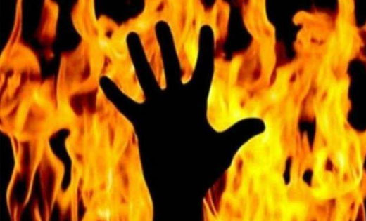सरायपाली : शराब के नशे में पेट्रोल में आग लगाकर पत्नी और बच्चे को जलाया. 