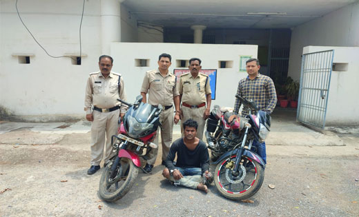 पिथौरा क्षेत्र से चोरी के 02 नग मोटर सायकल के साथ 01 आरोपी ग... - CG Sandesh