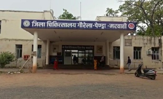 जिला अस्पताल में छाया अंधेरा, मरीज से ज्यादा अस्पताल बीमार...