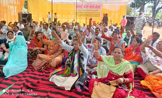 मंहगाई भत्ता और गृहभाड़ा भत्ता की मांग को लेकर कर्मचारियों का हड़ताल जारी,दफ्तरों के कामकाज ठप्प।