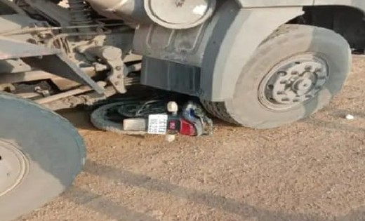 तेज रफ्तार ट्रक ने बाइक सवार बुजुर्ग को मारी ठोकर, फिर 10 कि... - CG Sandesh