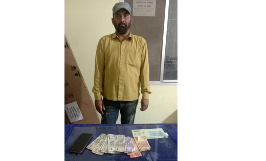 बसना : बाजार पडाव के पास IPLक्रिकेट मैच में सट्टा खेलते व खि... - CG Sandesh