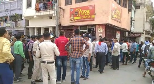 ब्रेकिंग : दिनदहाड़े ज्वेलर्स शॉप में डकैती की कोशिश, संचालक... - CG Sandesh
