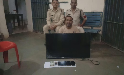 महासमुन्द : मोबाईल से आईपीएल मैच में सट्टा खिलाते एक आरोपी गिरफ्तार. 