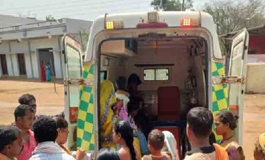 आंगनबाड़ी केंद्र के दीवार में लगे टाइल्स गिरने से बच्चे घायल... - CG Sandesh