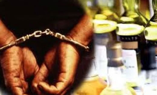 पटेवा : 02 लीटर महुआ शराब व दो प्लास्टिक ड्रम में महुआ लहान के साथ महिला गिरफ्तार.