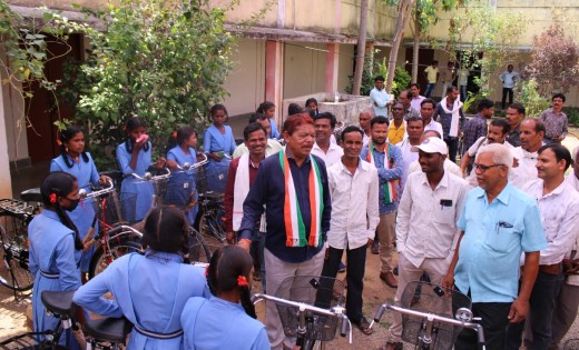 विधायक नारायणपुर चंदन कश्यप ने किया साइकिल वितरण - CG Sandesh