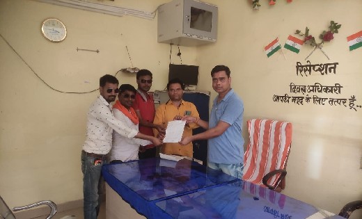 बसना : बिजली कनेक्शन कटने पर मुखबिरी के शक में 7 ग्रामीणों न... - CG Sandesh
