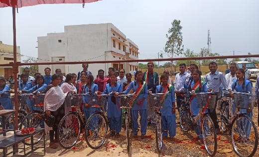 बेटियो की शिक्षा के लिए राह हुआ आसान विधायक चंदन कश्यप  - CG Sandesh