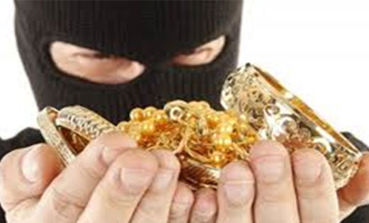 कोमाखान : घर का ताला तोड़कर सोने चांदी के जेवर सहित 20 हजार की चोरी.