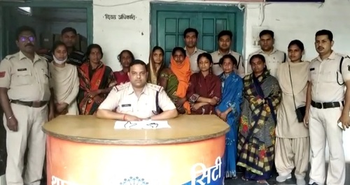 हनुमान जयंती के अवसर पर भीड़भाड़ इलाके से चैन खींचने वाली महिल... - CG Sandesh