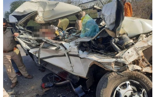 ट्रक से टकराई श्रद्धालुओं से भरी गाड़ी, छत्तीसगढ़ के तीन लोगों... - CG Sandesh