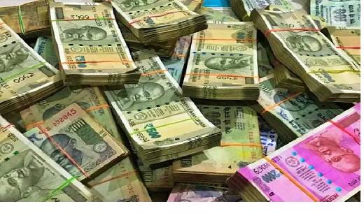  शख्स ने खरीदी सेकंड हैंड अलमारी , खोलते ही निकला 1 करोड़ कैश... - CG Sandesh