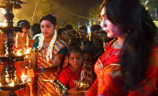 देवी दर्शन के लिए यहाँ पुरुषों को करना पड़ता है महिलाओं की त... - CG Sandesh