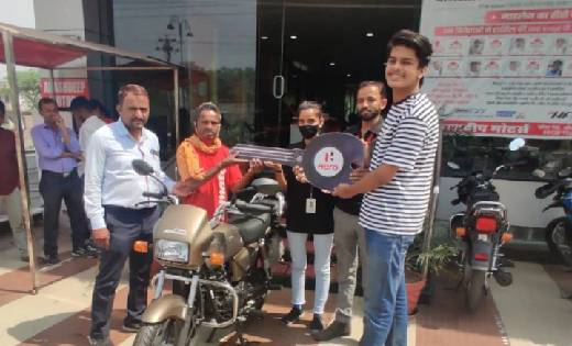 डिलीवरी बॉय के प्रति पेश की मानवता की मिसाल, लोगों ने की 2 ल... - CG Sandesh