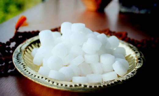 पितृदोष और वास्तु दोष दूर करने के लिए कपूर से करें ये उपाय, ... - CG Sandesh