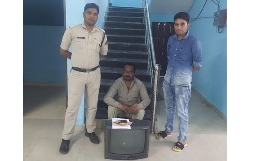 बागबाहरा  : घर के सामने IPL मैच  पर सट्टा खेलाते  पकड़ा गया, ... - CG Sandesh