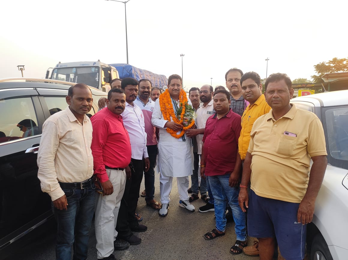 खनिज विकास निगम के प्रदेश अध्यक्ष का कांग्रेस  नेताओ ने किया... - CG Sandesh