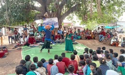 सुदूर वनांचल क्षेत्रों तक कला जत्था के माध्यम से पहुंच रही श... - CG Sandesh