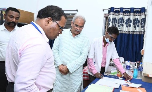 सीएम बघेल ने दिए मेडिकल ऑफिसर को निलंबित करने के निर्देश, बीएमओ एवं प्रभारी अधिकारी को नोटिस