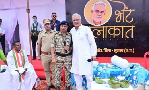 कभी नक्सली कमांडर रहे मड़कम ने मुख्यमंत्री से कहा - मैं आपसे हाथ मिलाना चाहता हूं
