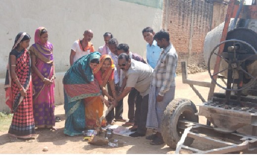 सरायपाली : ग्राम पंचायत संतपाली में सीसी रोड निर्माण के लिए ... - CG Sandesh