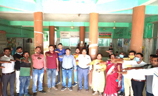 सरायपाली : सामुदायिक स्वास्थ्य केंद्र सरायपाली के कर्मचारियो... - CG Sandesh