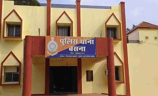बसना : तेज रफ़्तार वाहन ने बिजली पोल को मारी ठोकर, 1 लाख 62 हजार की हानि.