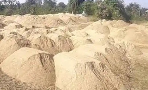 तहसीलदार ने जब्त की भण्डारित की गई अवैध रेत - CG Sandesh