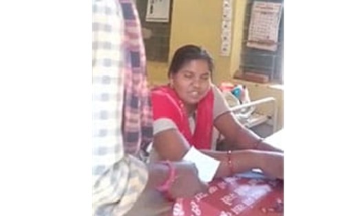 खबर का असर : प्रसव के लिए  सूजी माटी और मिठाई का पैसा मांगने... - CG Sandesh